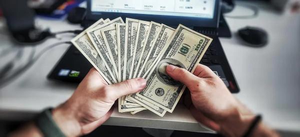Что делать с долларами в августе 2026: копить или продавать Что делать с долларами в августе 2026: копить или продавать