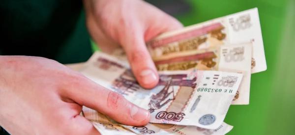 Россияне смогут положить деньги через банкомат одного банка на счет в другом: что изменится с 1 октября