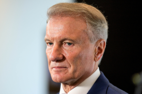 Греф призвал не ужесточать штрафы за навязывание финансовых услуг Греф призвал не ужесточать штрафы за навязывание финансовых услуг