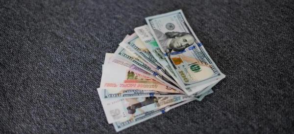 Банк России смягчил политику: что теперь будет с курсом доллара и евро