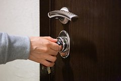 Россиян предупредили о штрафе за входные двери Россиян предупредили о штрафе за входные двери