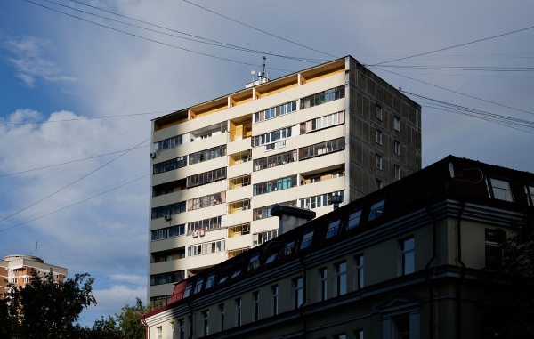 Россию охватил «бабка-террор». Люди покупают квартиры, а потом остаются без жилья и денег. Почему так происходит?