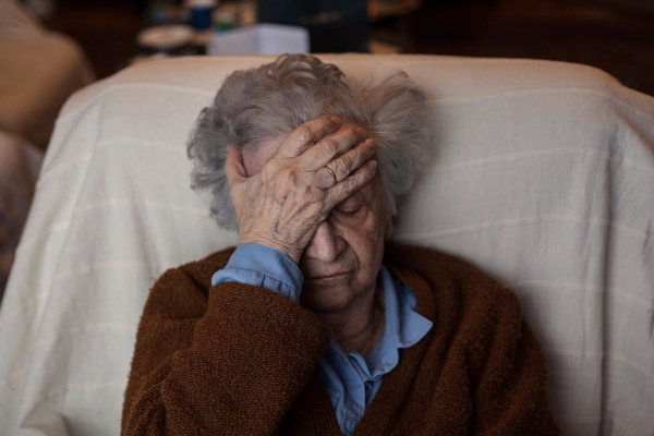 Россию охватил «бабка-террор». Люди покупают квартиры, а потом остаются без жилья и денег. Почему так происходит?