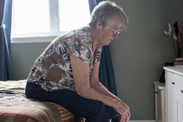 Россию охватил «бабка-террор». Люди покупают квартиры, а потом остаются без жилья и денег. Почему так происходит?