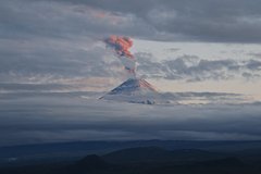 Вулкан Ключевской выбросил пепел на семь километров Вулкан Ключевской выбросил пепел на семь километров